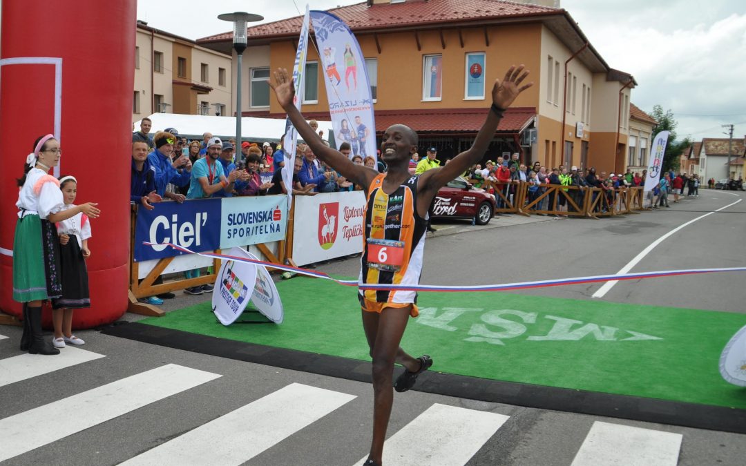 V Štrbe pretekalo 821 športovcov a Keňan Njeri prekonal 20 ročný rekord Malého štrbského maratónu