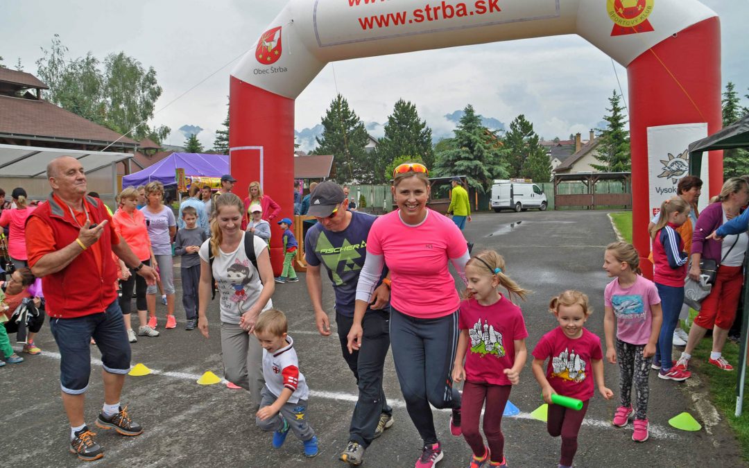 Aj napriek upršanému ránu v Štrbe padol účastnícky rekord v bežeckej štafete